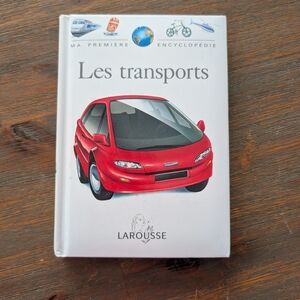 Les transports - Kids Book with Red Car Illustration